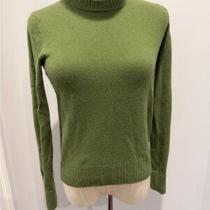 Vince 100% Cashmere Sweater – Olive Green Crewneck (XS)